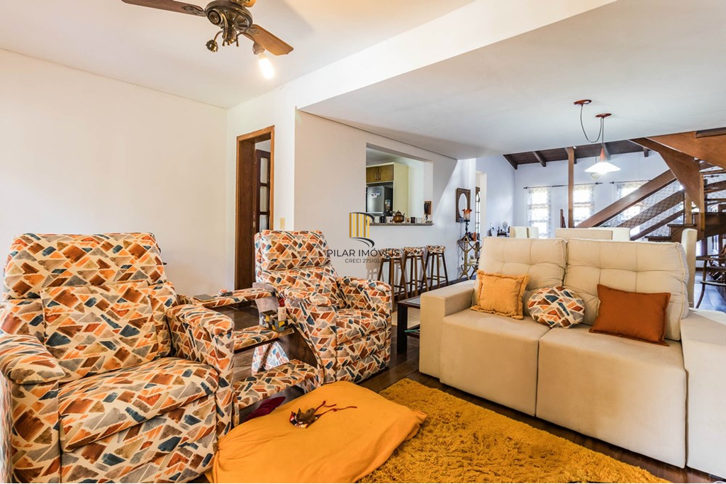 Casa 3 dormitórios no bairro Guarujá