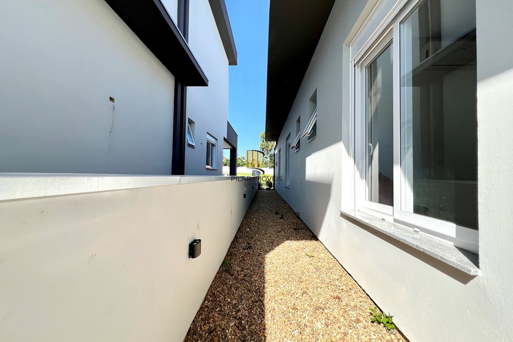 Casa de Condomínio 3 dormitórios no bairro Sanga Funda