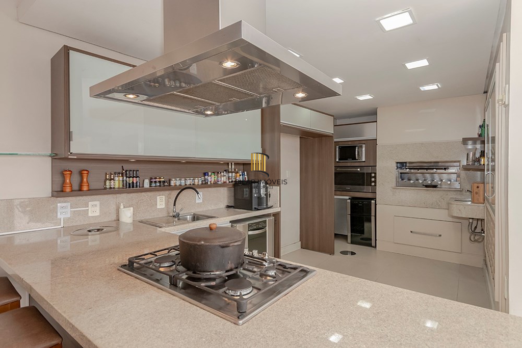 Casa 6 dormitórios no bairro Vila Jardim