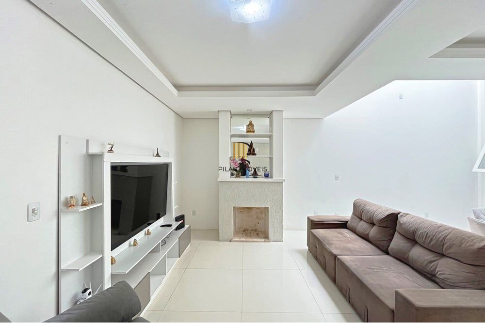 Casa 3 dormitórios no bairro Hípica