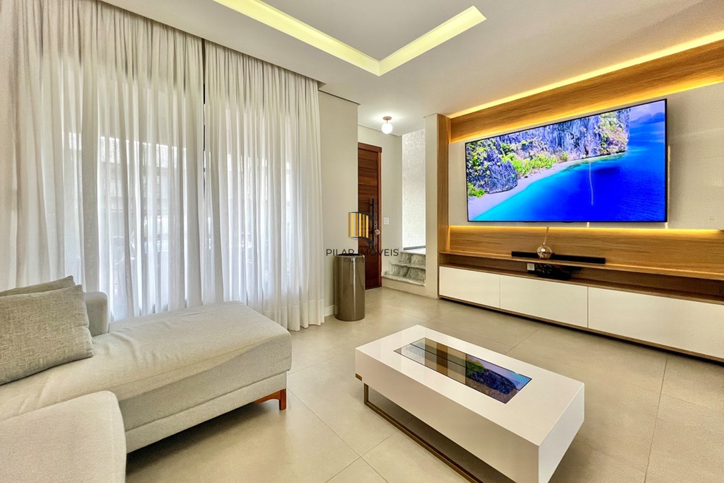 Casa 3 dormitórios no bairro Igara