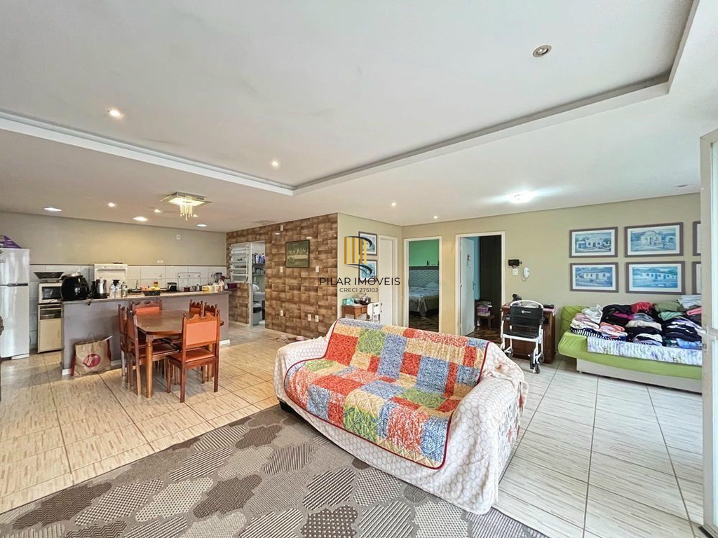 Casa 5 dormitórios no bairro Camaquã