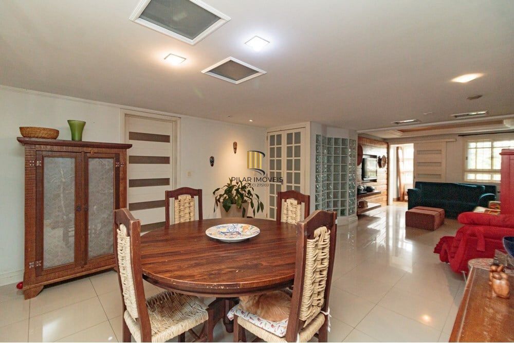 Casa 4 dormitórios no bairro Chácara das Pedras