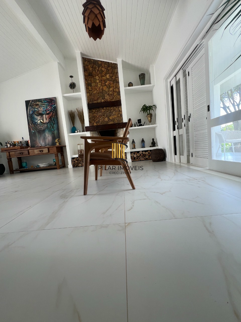 Casa 5 dormitórios no bairro Praia de Atlântida