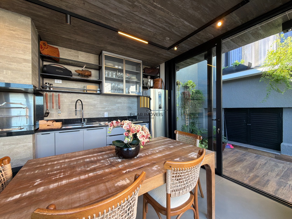 Casa 3 dormitórios no bairro Hípica
