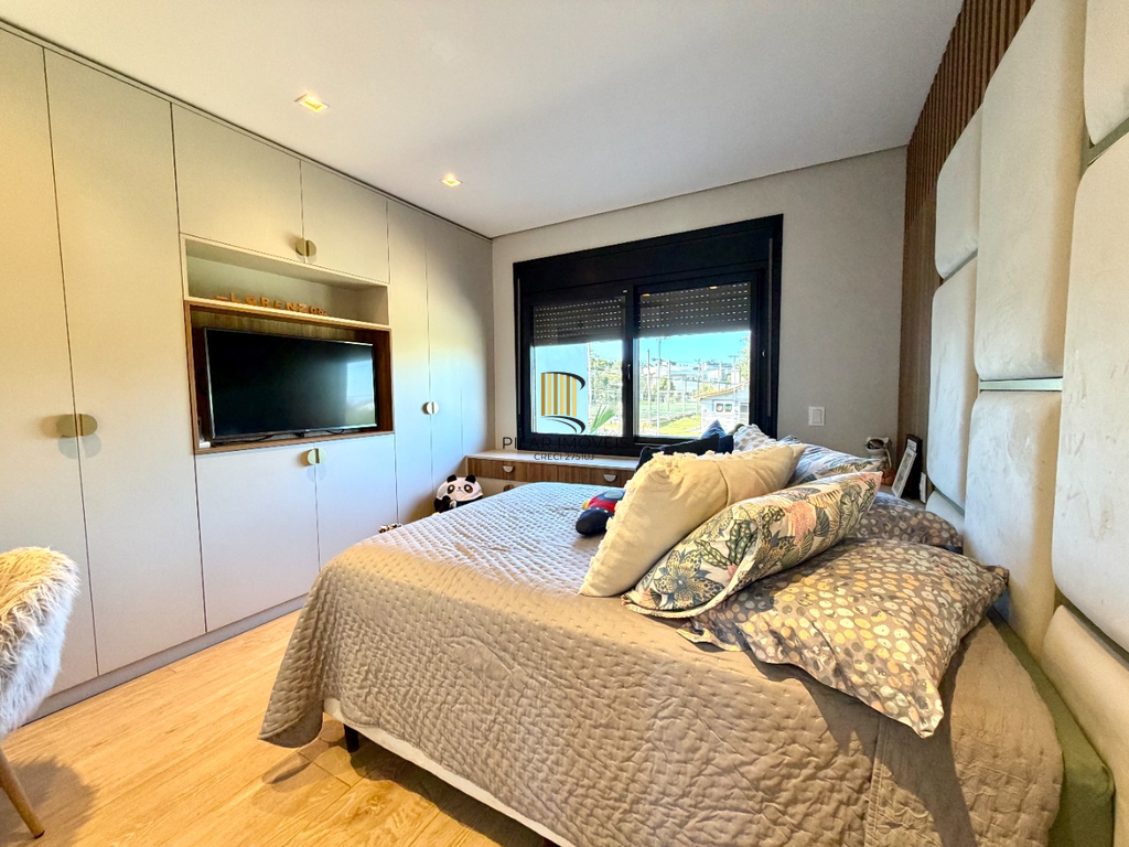 Casa 3 dormitórios no bairro Hípica