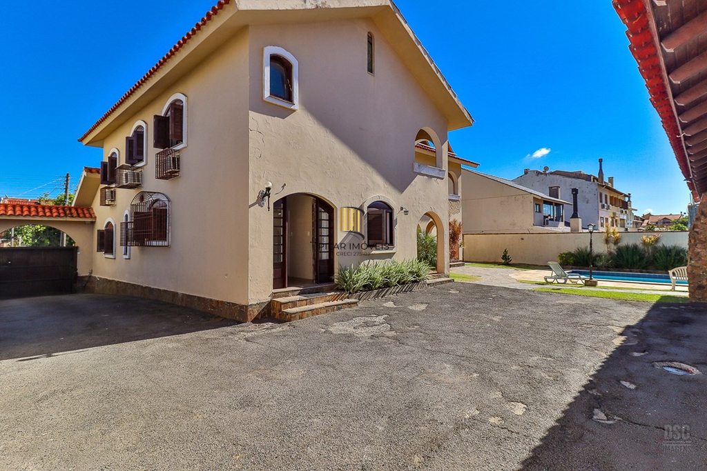 Casa 6 dormitórios no bairro Jardim Planalto