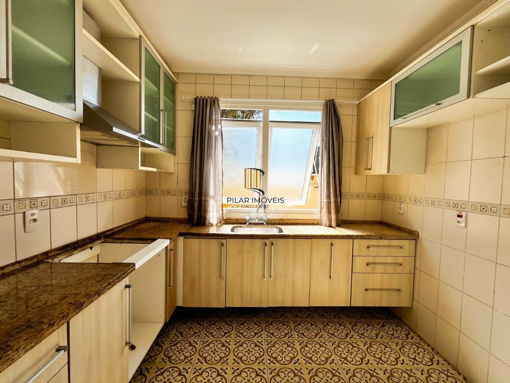 Casa 4 dormitórios no bairro Chácara das Pedras