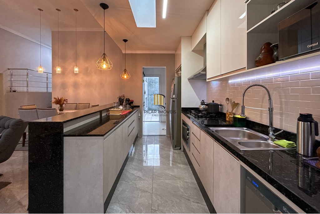 Casa 5 dormitórios no bairro Igara