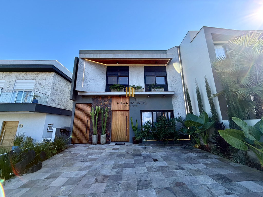 Casa 3 dormitórios no bairro Hípica