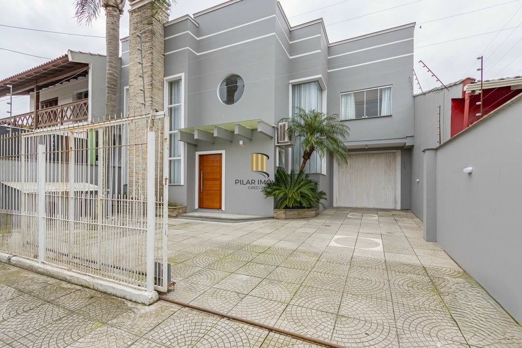 Casa 3 dormitórios no bairro Niterói