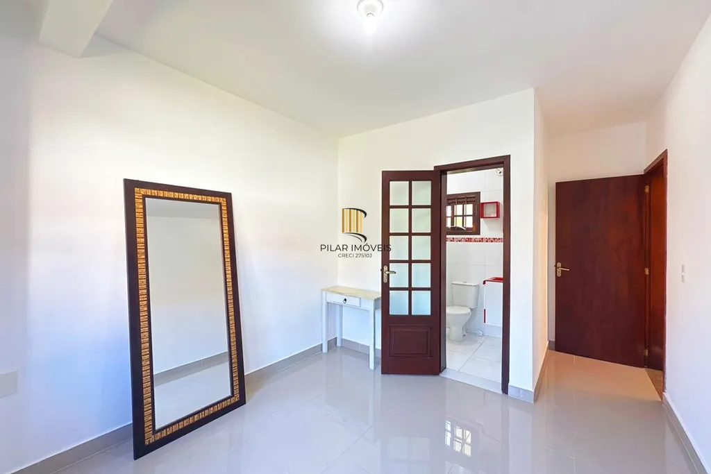 Casa 4 dormitórios no bairro Guarujá