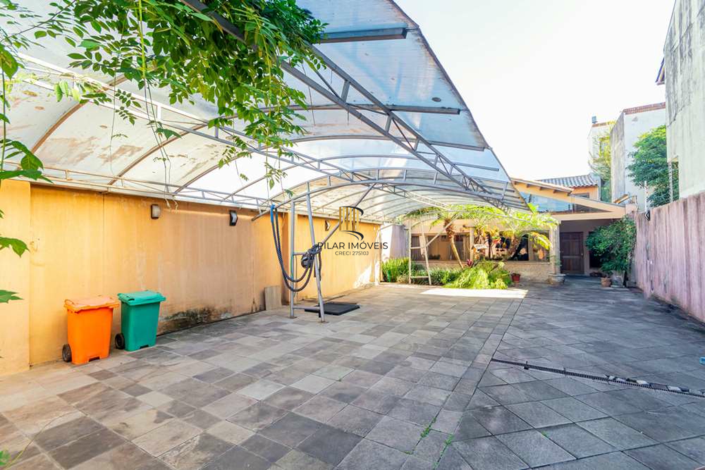 Casa 6 dormitórios no bairro Tristeza