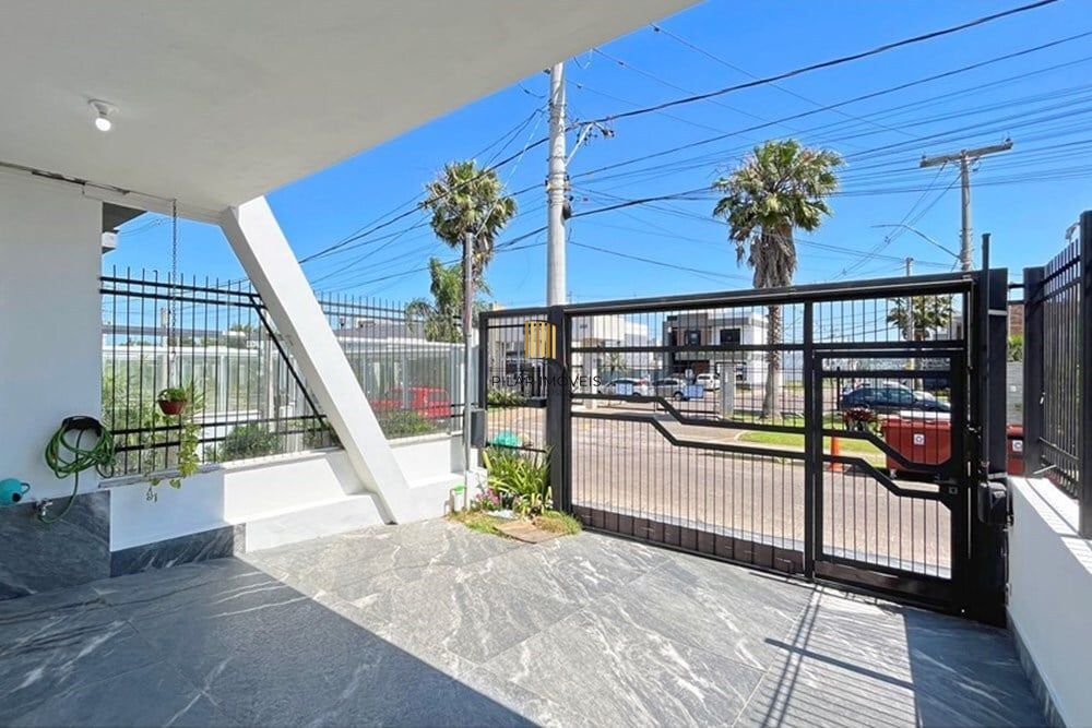 Casa 2 dormitórios no bairro Hípica