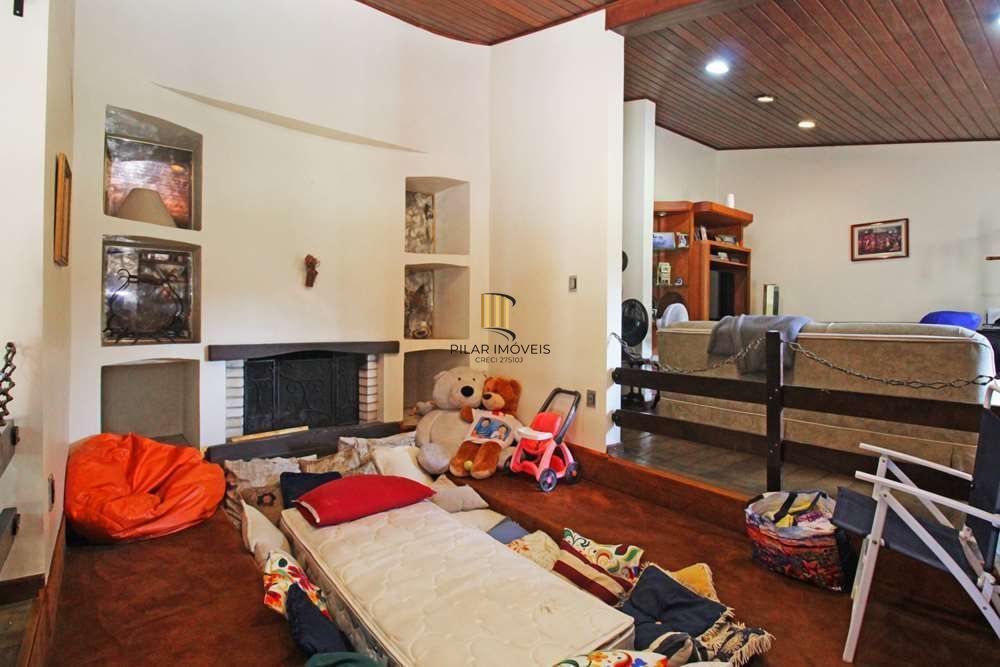 Casa 4 dormitórios no bairro Partenon