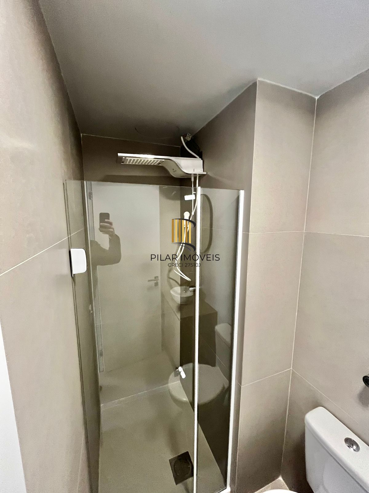 Apto 02 dorm reformado e vaga de garagem escriturada