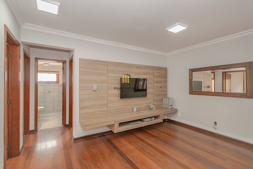 Casa 6 dormitórios no bairro Vila Jardim