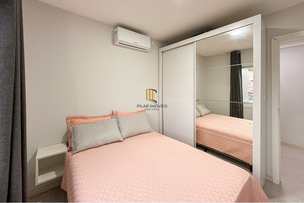 Casa 5 dormitórios no bairro Igara