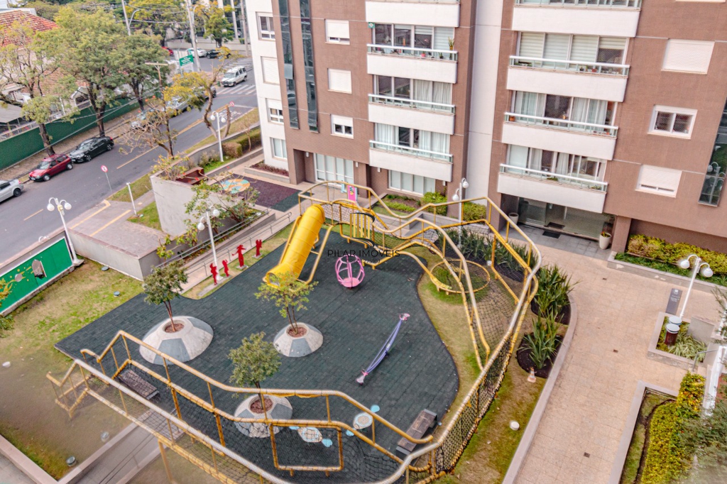 Apartamento 4 dormitórios no bairro Menino Deus