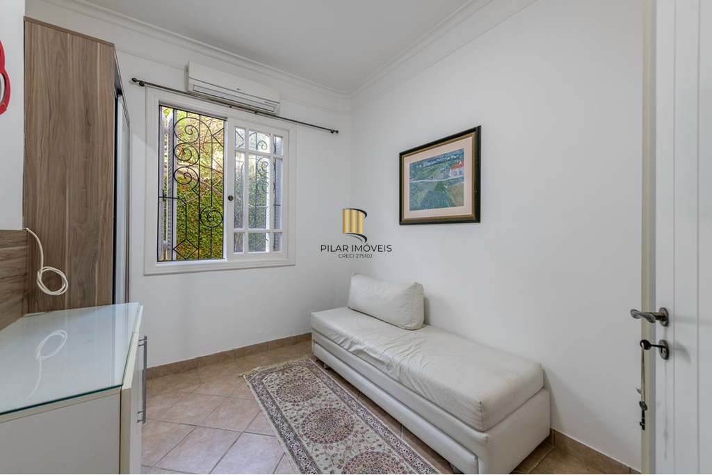 Casa 4 dormitórios no bairro Ipanema