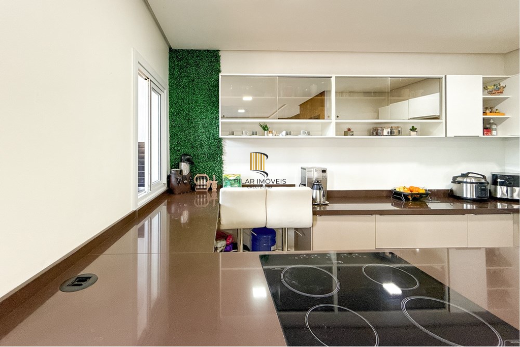 Casa 3 dormitórios no bairro Igara