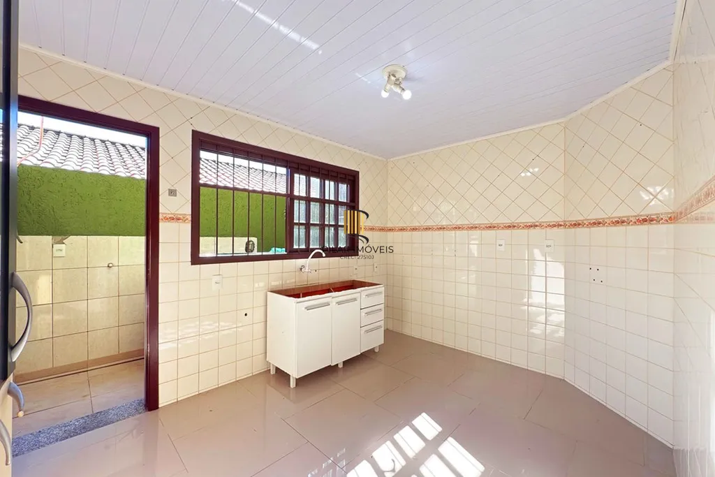 Casa 4 dormitórios no bairro Guarujá