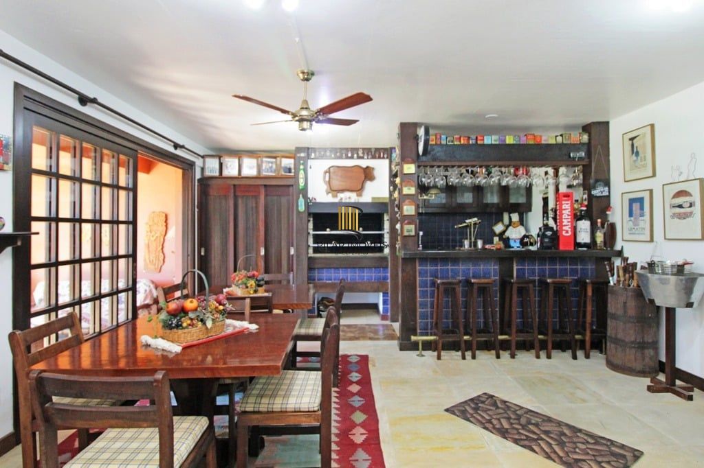 Casa de Condomínio 4 dormitórios no bairro Santa Tereza