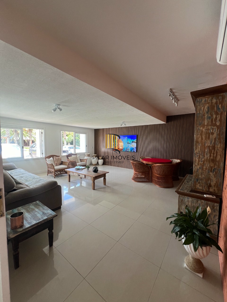 Casa 5 dormitórios no bairro Praia de Atlântida