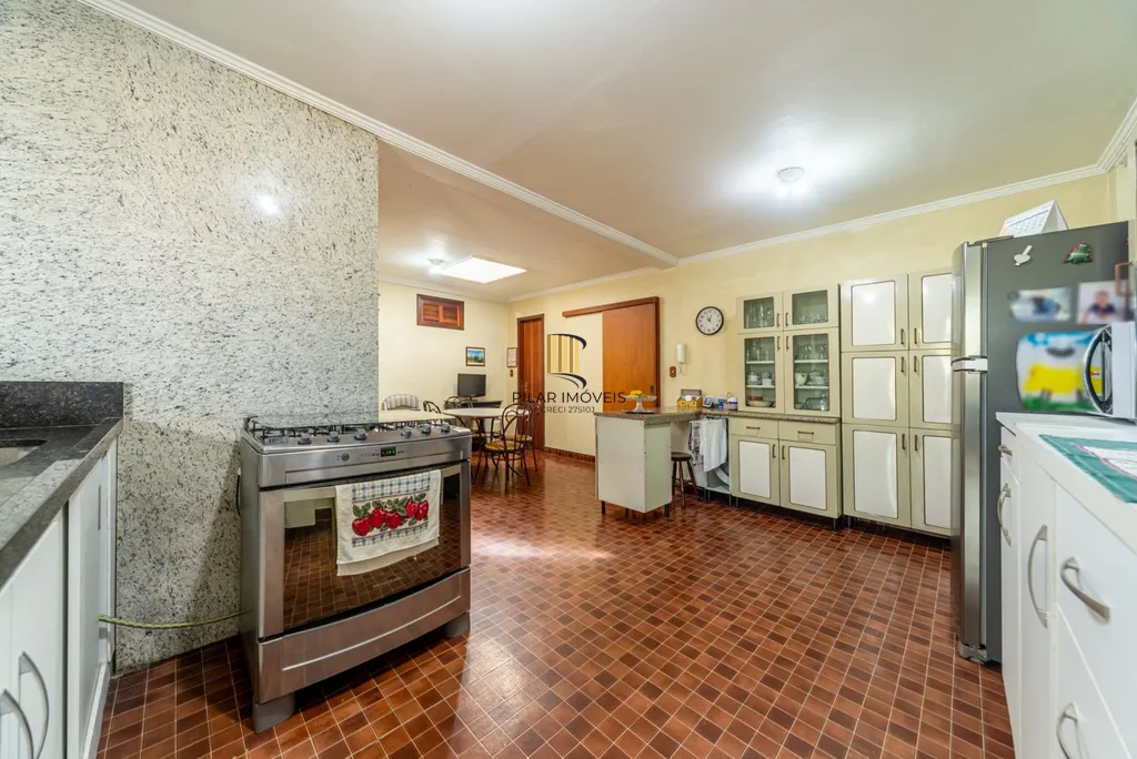 Casa 4 dormitórios no bairro Sarandi