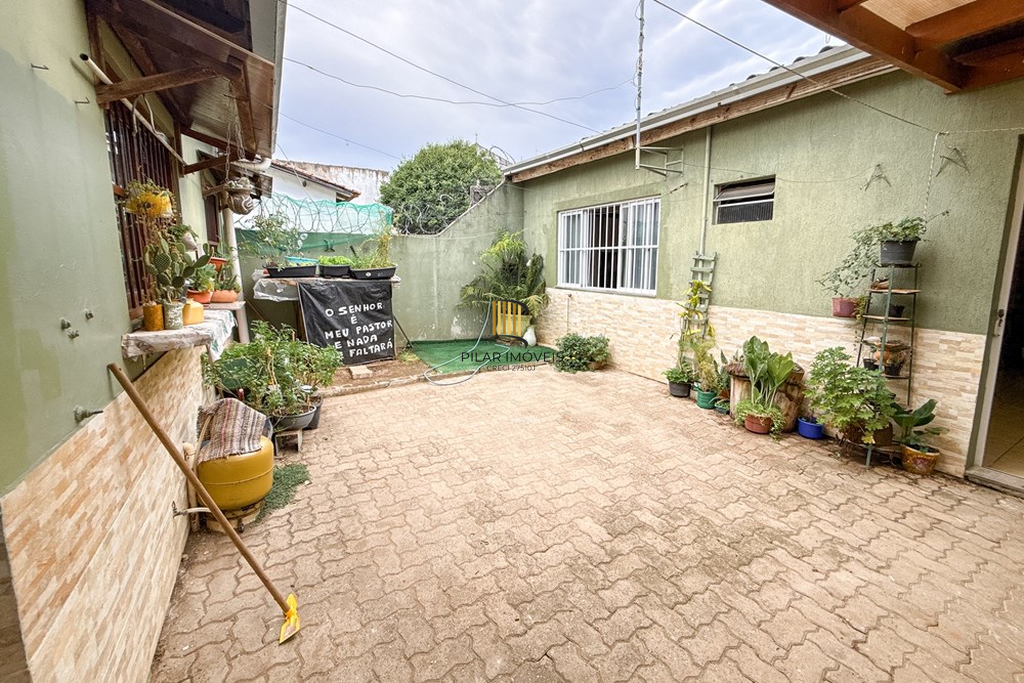 Casa 3 dormitórios no bairro Igara