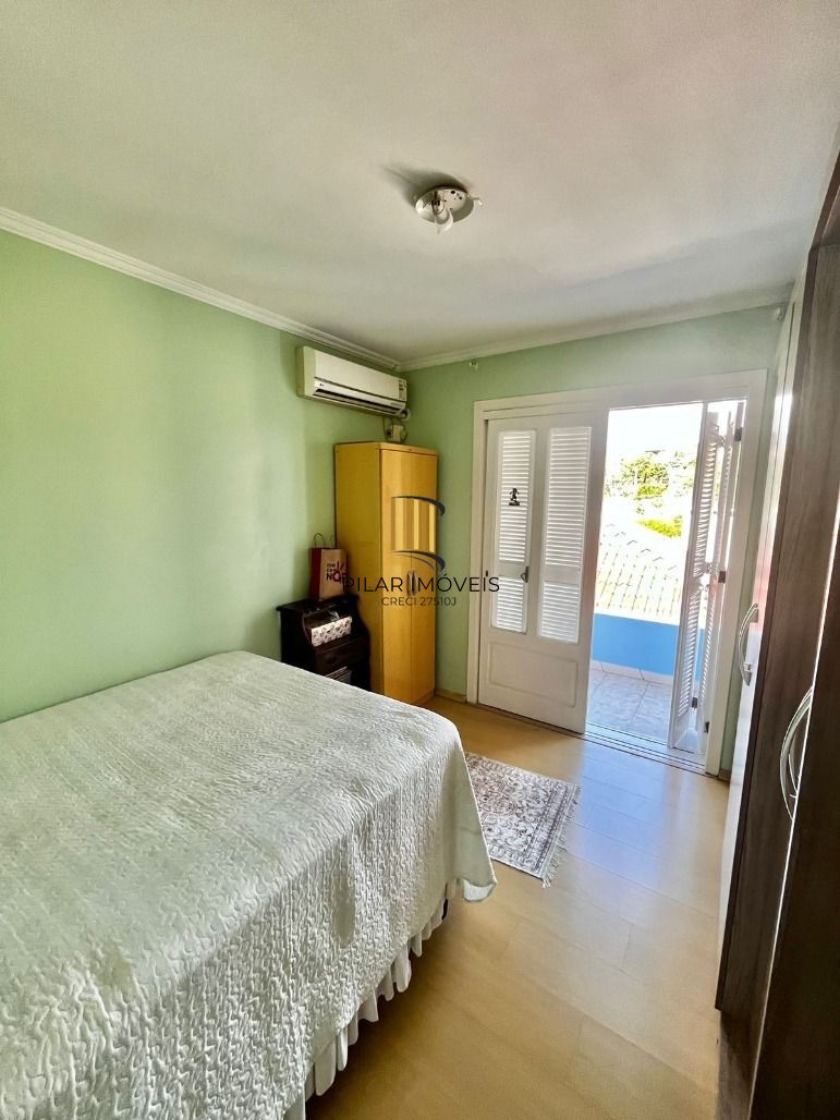 Sobrado 4 dormitórios no bairro Jardim Itu