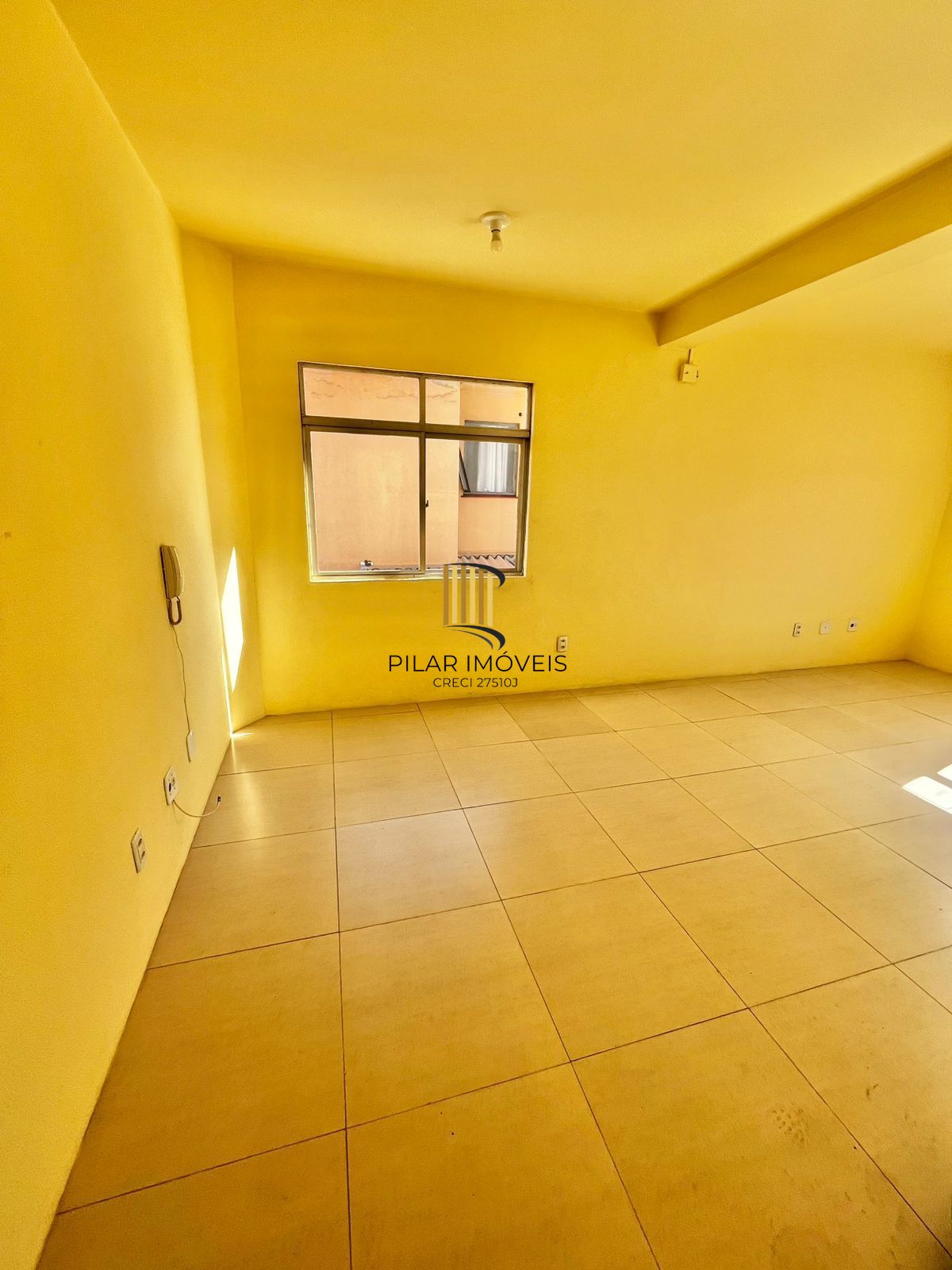 Sala comercial, Av Assis Brasil, 34 m², prédio com elevador, sala com banheiro