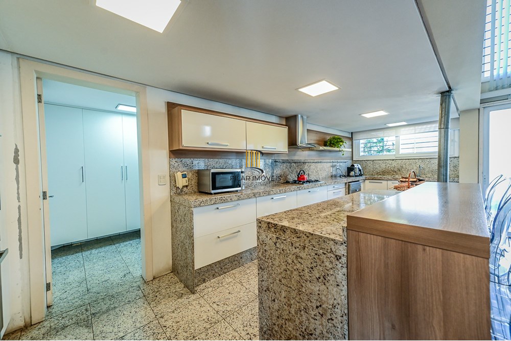 Casa 4 dormitórios no bairro Morro Santana