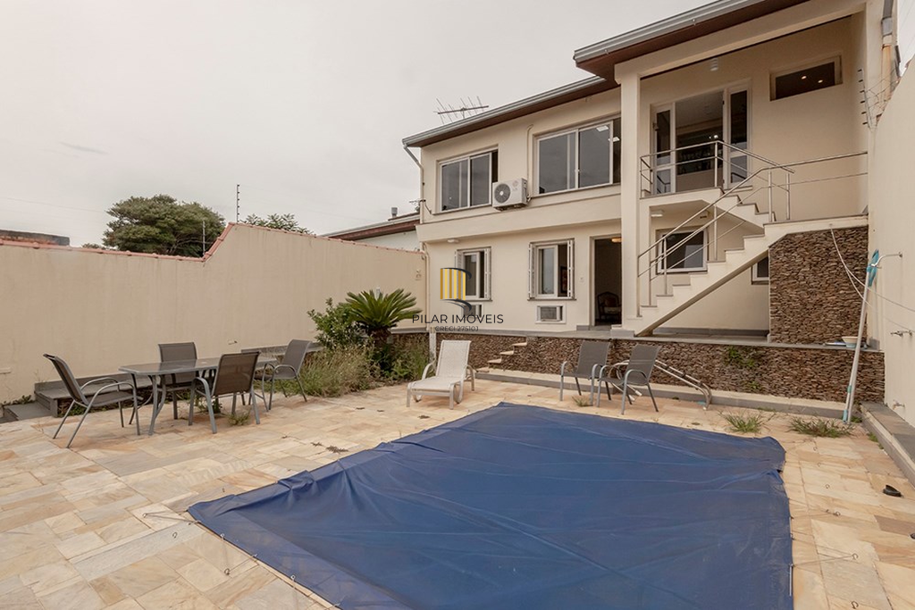 Casa 6 dormitórios no bairro Vila Jardim