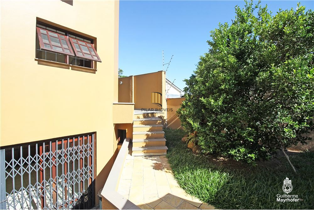 Casa 5 dormitórios no bairro Glória