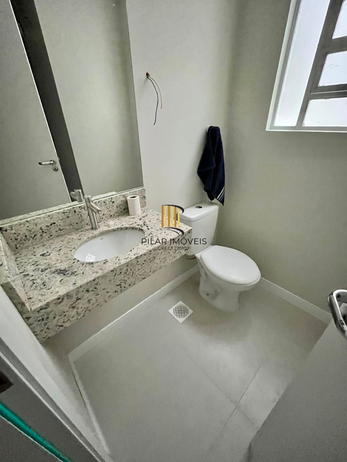 Lindo apto de 01 dorm, com 50 m2, no Passo da Areia, próximo ao Shopping Wallig