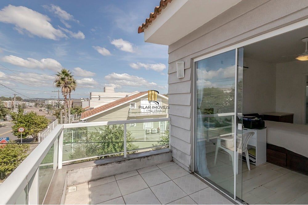 Casa 4 dormitórios no bairro Lomba do Pinheiro