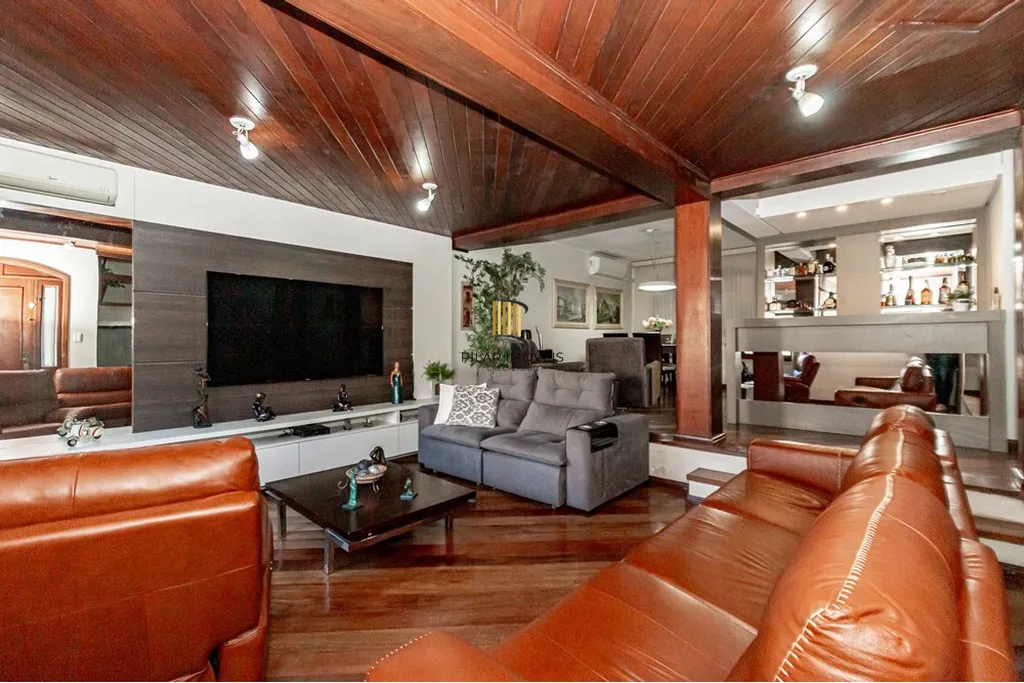 Casa 4 dormitórios no bairro Jardim Planalto