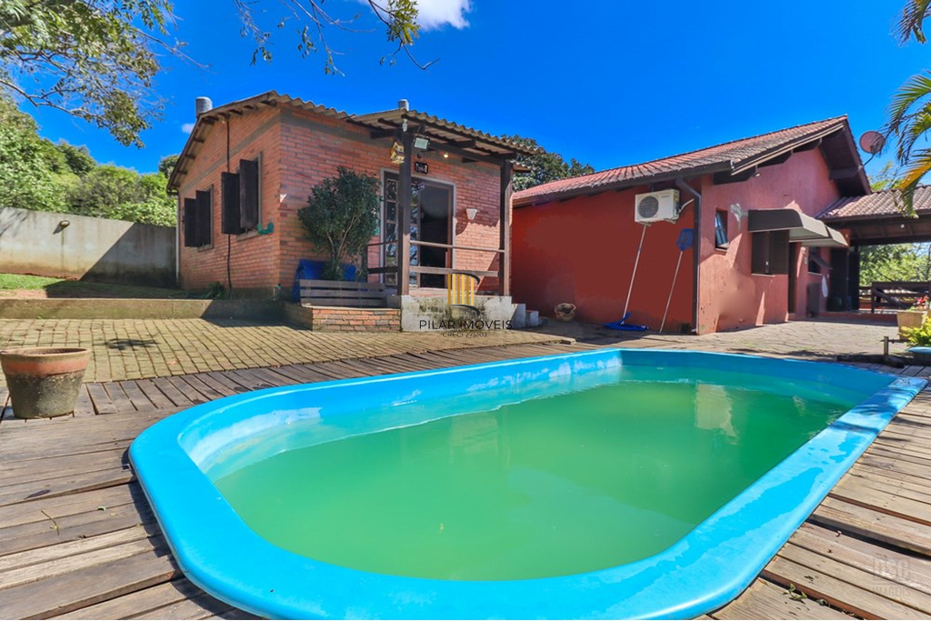 Casa 2 dormitórios no bairro Hípica