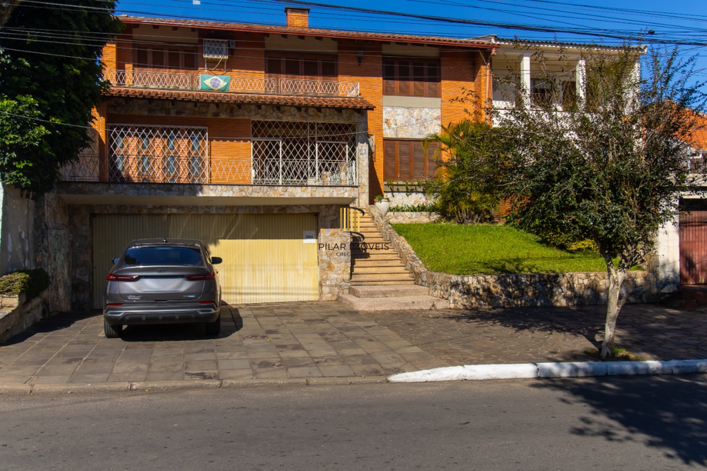 Casa 5 dormitórios no bairro Partenon