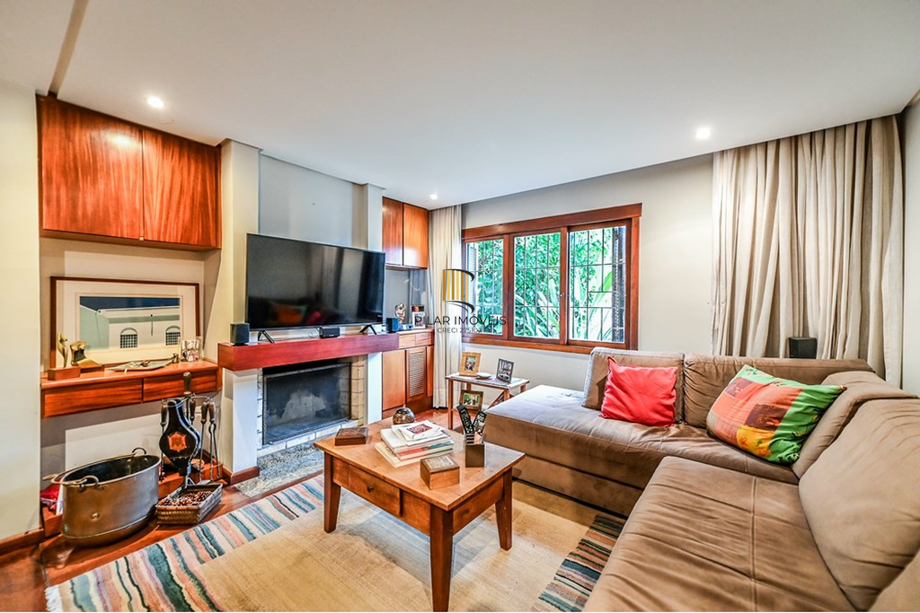 Casa de Condomínio 4 dormitórios no bairro Três Figueiras