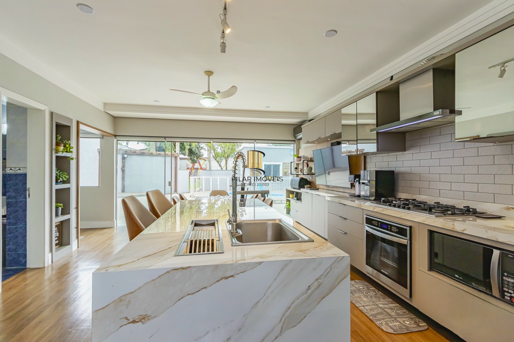 Casa 3 dormitórios no bairro Niterói