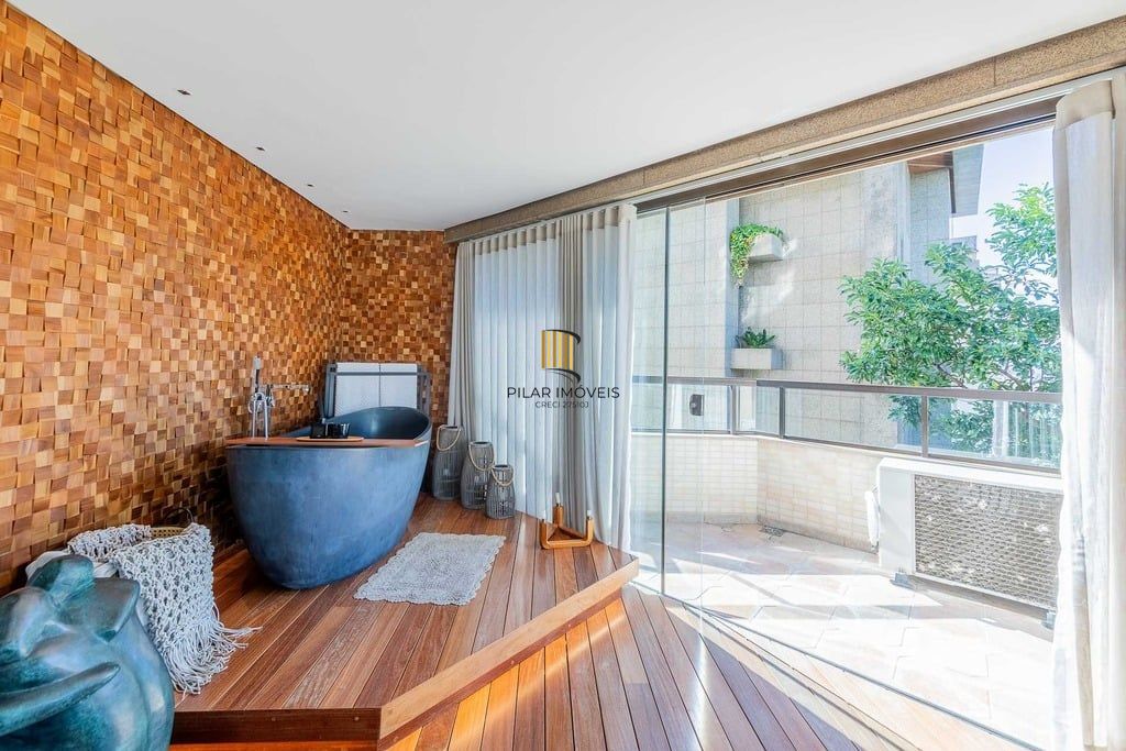 Apartamento 4 dormitórios no bairro Moinhos de Vento