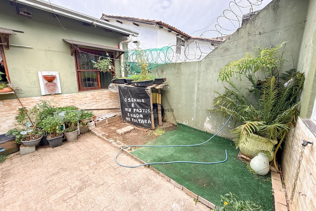 Casa 3 dormitórios no bairro Igara