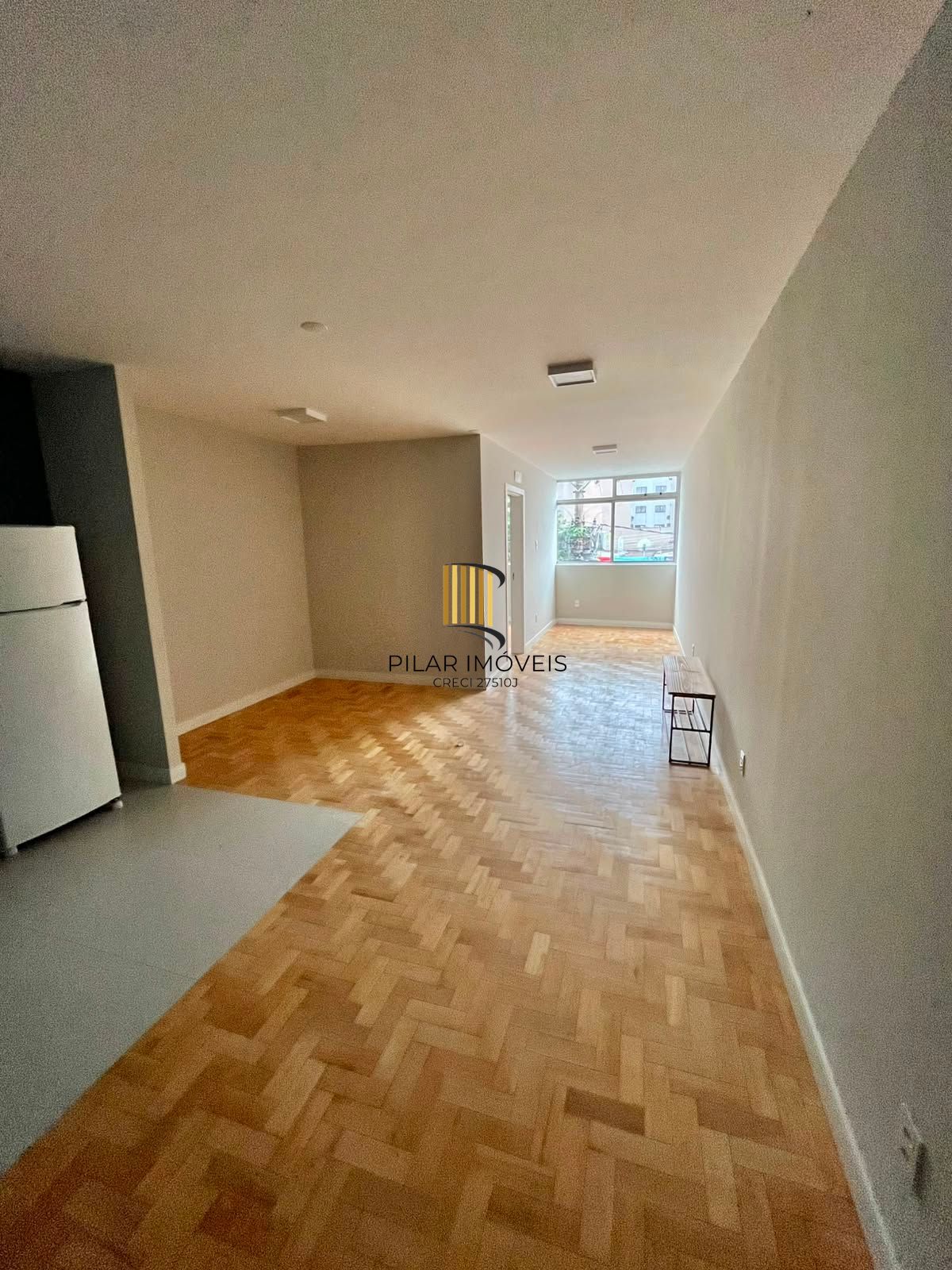Lindo apto de 01 dorm, com 50 m2, no Passo da Areia, próximo ao Shopping Wallig