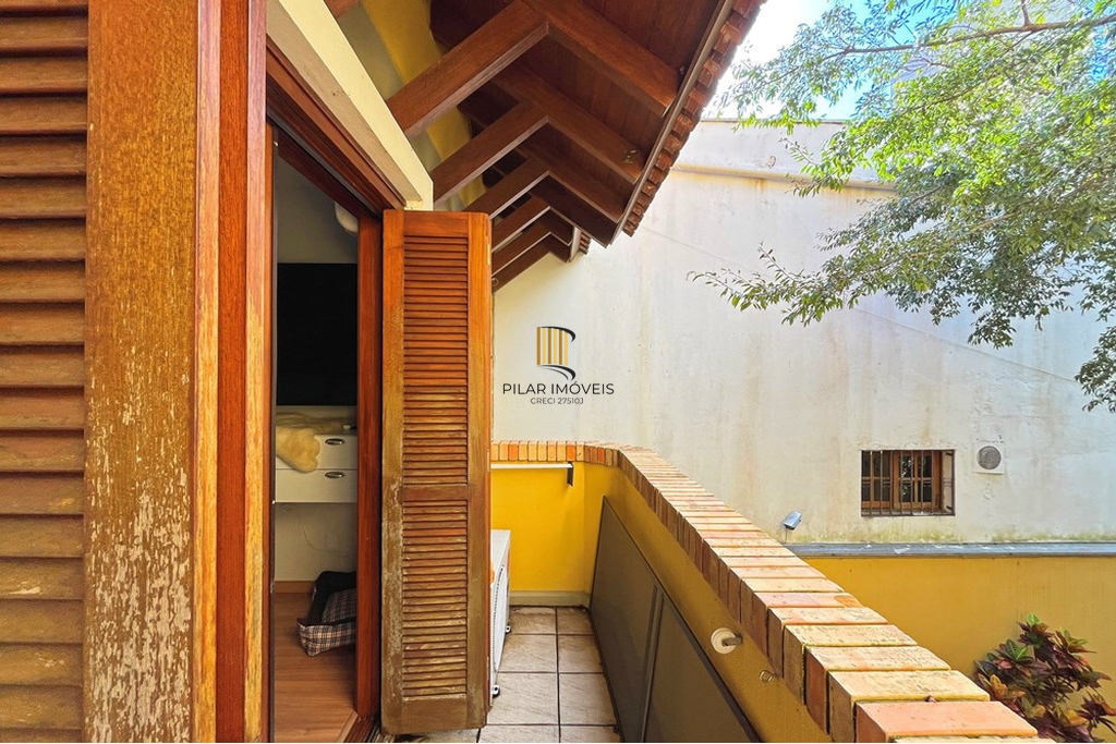 Casa de Condomínio 3 dormitórios no bairro Pedra Redonda