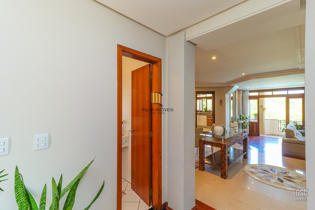 Casa 4 dormitórios no bairro Ipanema