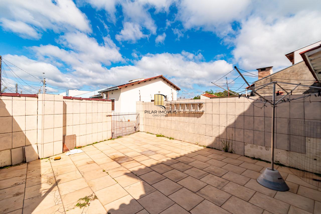 Casa 3 dormitórios no bairro Hípica