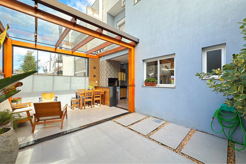 Casa 3 dormitórios no bairro Hípica