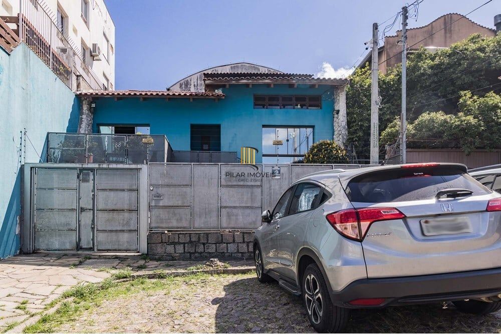 Casa 4 dormitórios no bairro Partenon